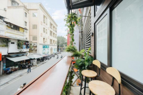 Balcony Street VIEW apartment/ Hanoi OLD Quarter/ Netflix